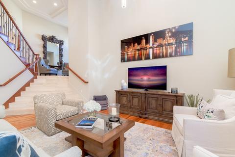 1377 Caminito Floreo, La Jolla, CA 92037 photo 3