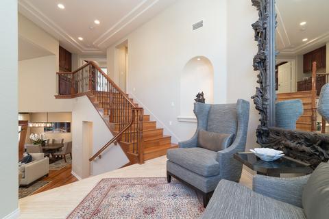 1377 Caminito Floreo, La Jolla, CA 92037 photo 2