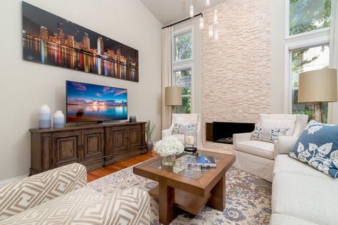 1377 Caminito Floreo, La Jolla, CA 92037 photo 4