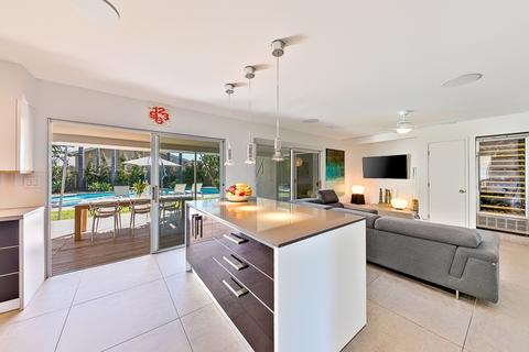 5702 Soledad Mountain Rd, La Jolla, CA 92037 photo 9
