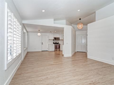2113 Sorrento Dr, Oceanside, CA 92056 photo 4