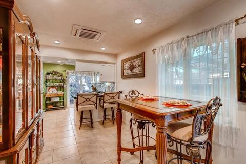 1038 Oak, Vista, CA 92084 photo 3