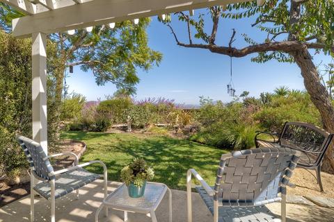 327 N Willowspring Dr, Encinitas, CA 92024 photo 1