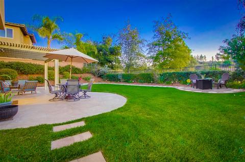 620 Edgewater Dr, San Marcos, CA 92078 photo 2