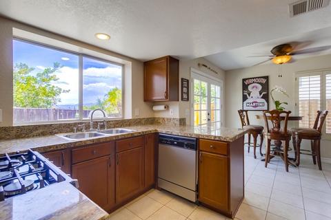 2182 Gibraltar Gln, Escondido, CA 92029 photo 11