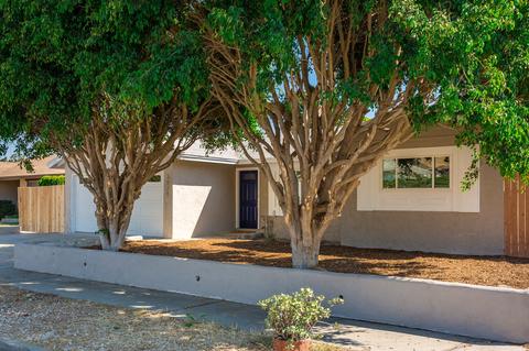 3929 Scott Dr, Oceanside, CA 92056 photo 2