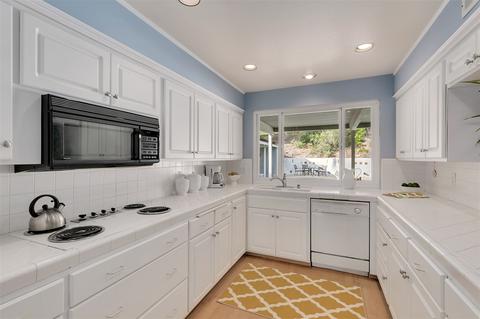 9910 Grandview Dr, La Mesa, CA 91941 photo 5