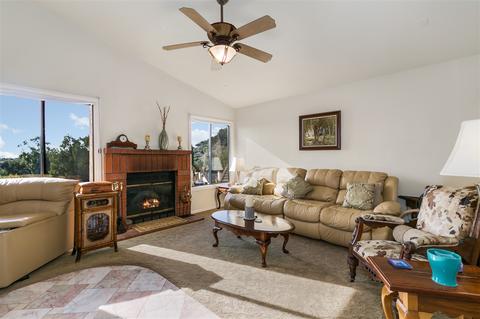 1651 Madrone Gln, Escondido, CA 92027 photo 2