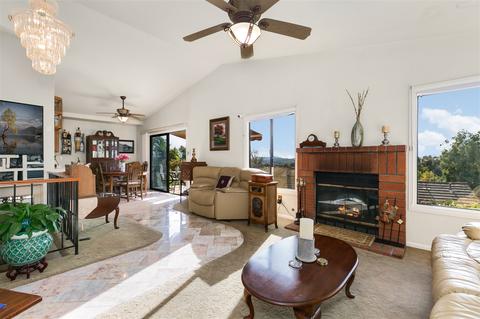 1651 Madrone Gln, Escondido, CA 92027 photo 4