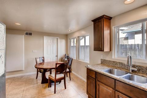 8606 Carlton Oaks Dr, Santee, CA 92071 photo 9