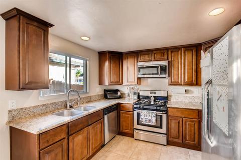 8606 Carlton Oaks Dr, Santee, CA 92071 photo 8