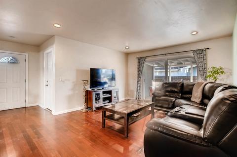 8606 Carlton Oaks Dr, Santee, CA 92071 photo 5