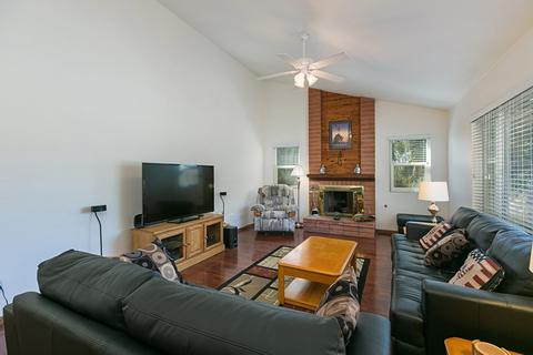 2150 Steiger Ln, Oceanside, CA 92056 photo 2