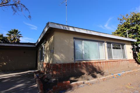1308 Higgins St, Oceanside, CA 92058 photo 2