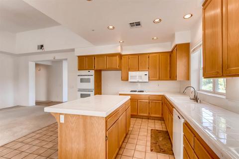 1912 Cresthaven Dr, Vista, CA 92084 photo 8