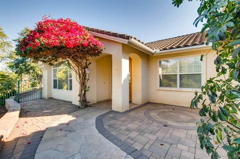 1912 Cresthaven Dr, Vista, CA 92084 photo 2