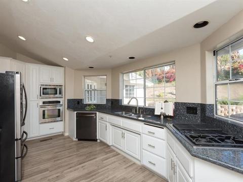 122 Pamela Dr, Fallbrook, CA 92028 photo 3