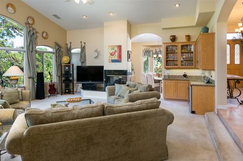 1121 Laura Ln, Escondido, CA 92025 photo 8