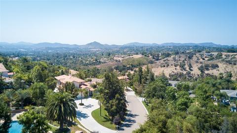 1121 Laura Ln, Escondido, CA 92025 photo 2