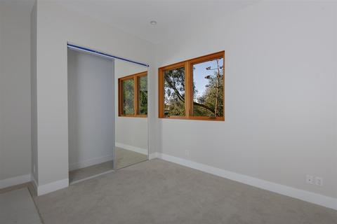 2102 Merida Ct, La Jolla, CA 92037 photo 6