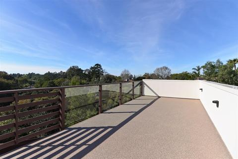 2102 Merida Ct, La Jolla, CA 92037 photo 9
