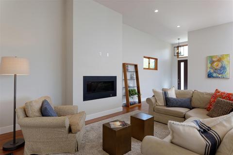 2102 Merida Ct, La Jolla, CA 92037 photo 5