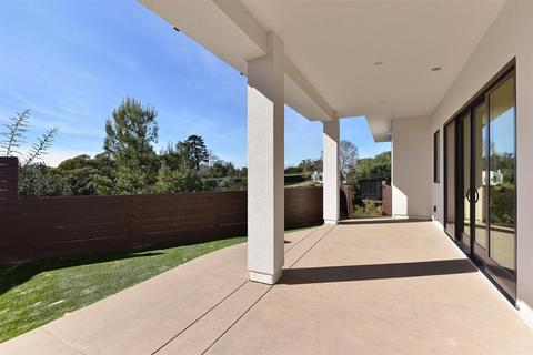 2102 Merida Ct, La Jolla, CA 92037 photo 8
