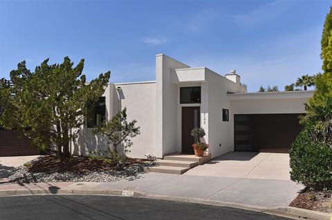 2102 Merida Ct, La Jolla, CA 92037 photo 2