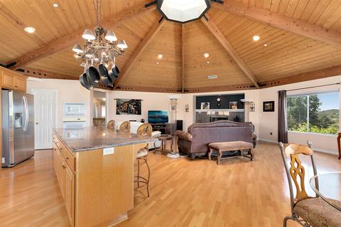 2211 Crest Hill Ln, Fallbrook, CA 92028 photo 4