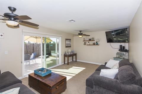 4001 Genine Dr, Oceanside, CA 92056 photo 3