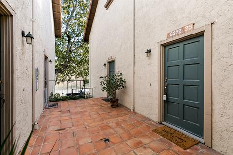 8272 Gilman Dr #23, La Jolla, CA 92037 photo 2