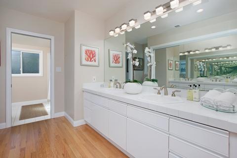 8911 Nottingham Pl, La Jolla, CA 92037 photo 2