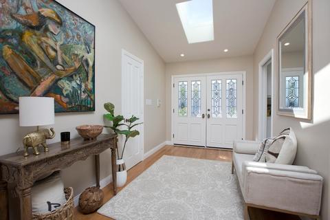 8911 Nottingham Pl, La Jolla, CA 92037 photo 19