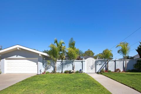 8911 Nottingham Pl, La Jolla, CA 92037 photo 3