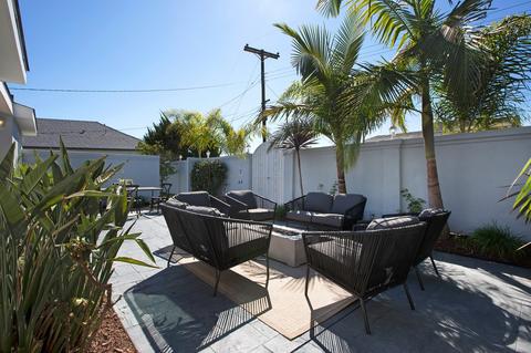 8911 Nottingham Pl, La Jolla, CA 92037 photo 6