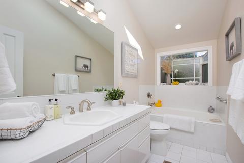 8911 Nottingham Pl, La Jolla, CA 92037 photo 23