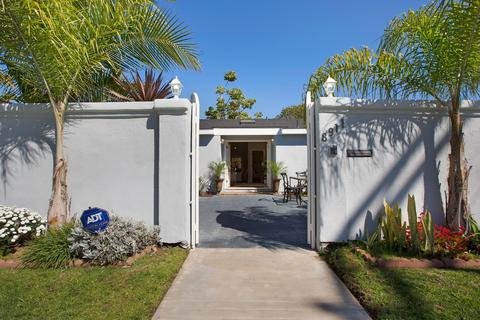 8911 Nottingham Pl, La Jolla, CA 92037 photo 4