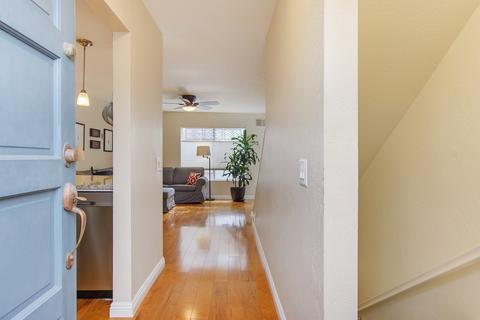 8272 Gilman Dr #20, La Jolla, CA 92037 photo 20