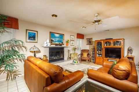 1832 Queens Way, Vista, CA 92084 photo 8