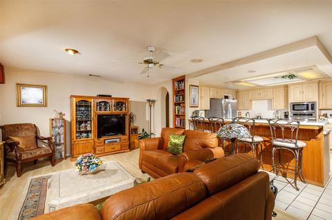 1832 Queens Way, Vista, CA 92084 photo 15
