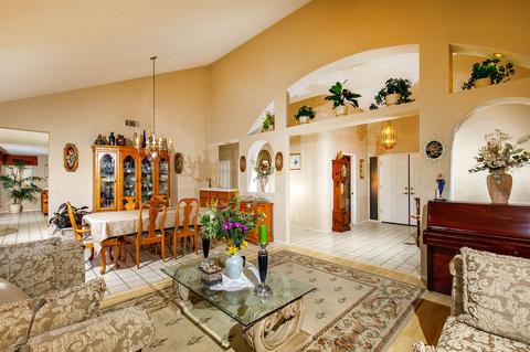 1832 Queens Way, Vista, CA 92084 photo 4