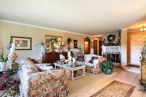 7626 Cortina Ct, Carlsbad, CA 92009 photo 4