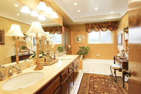 7626 Cortina Ct, Carlsbad, CA 92009 photo 17