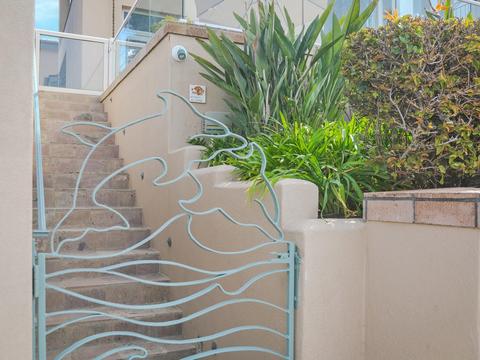 6921 Neptune Pl, La Jolla, CA 92037 photo 2