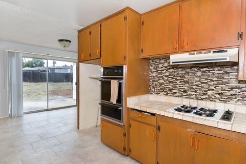 1276 Elkelton Blvd, Spring Valley, CA 91977 photo 11