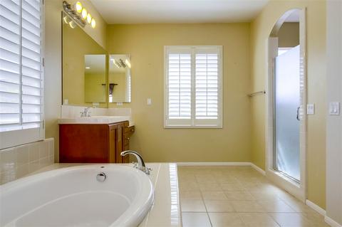 2470 Pine Valley Gln, Escondido, CA 92026 photo 11