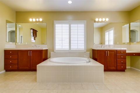 2470 Pine Valley Gln, Escondido, CA 92026 photo 10