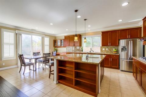 2470 Pine Valley Gln, Escondido, CA 92026 photo 8
