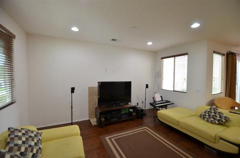 1362 Carpinteria St, Chula Vista, CA 91913 photo 2