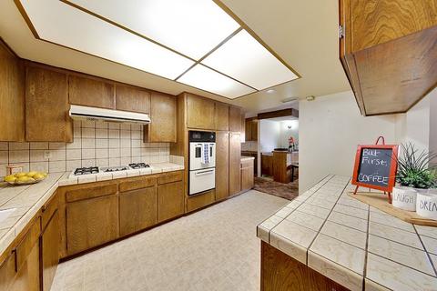 1460 E Taylor St, Vista, CA 92084 photo 3